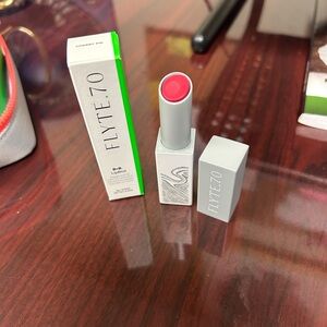 FLYTE.70 cherry Pie 🍒 Lipstick